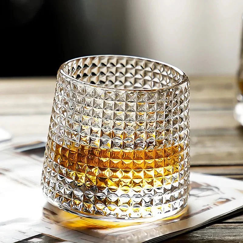 Vaso de whisky con efecto ondulado texturizado