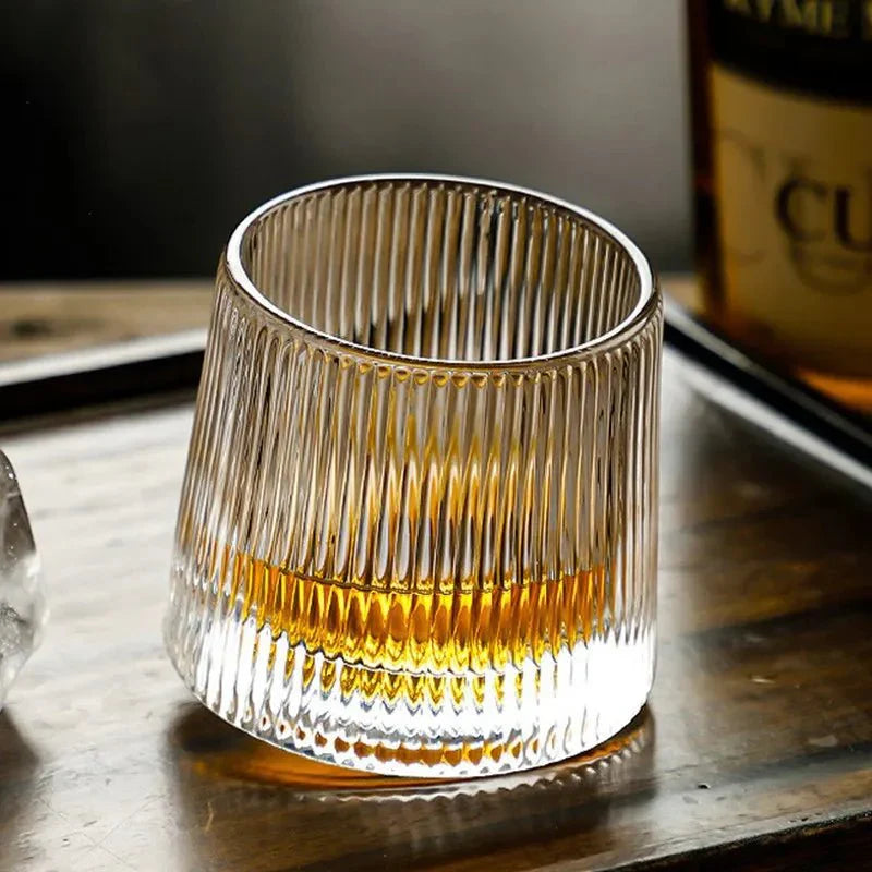 Vaso de whisky con efecto ondulado texturizado