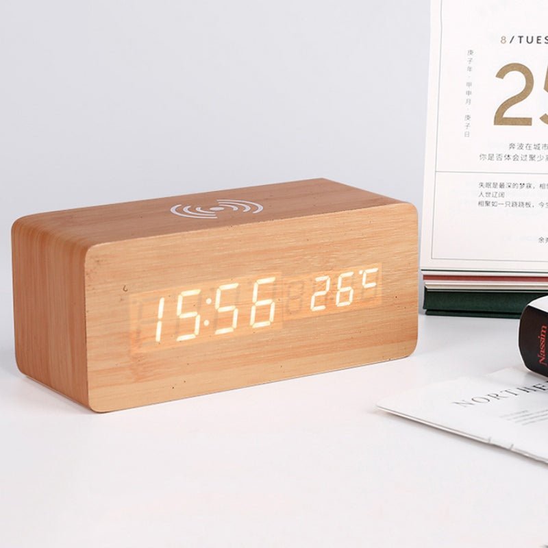 Reloj despertador eléctrico de madera con plataforma de carga inalámbrica