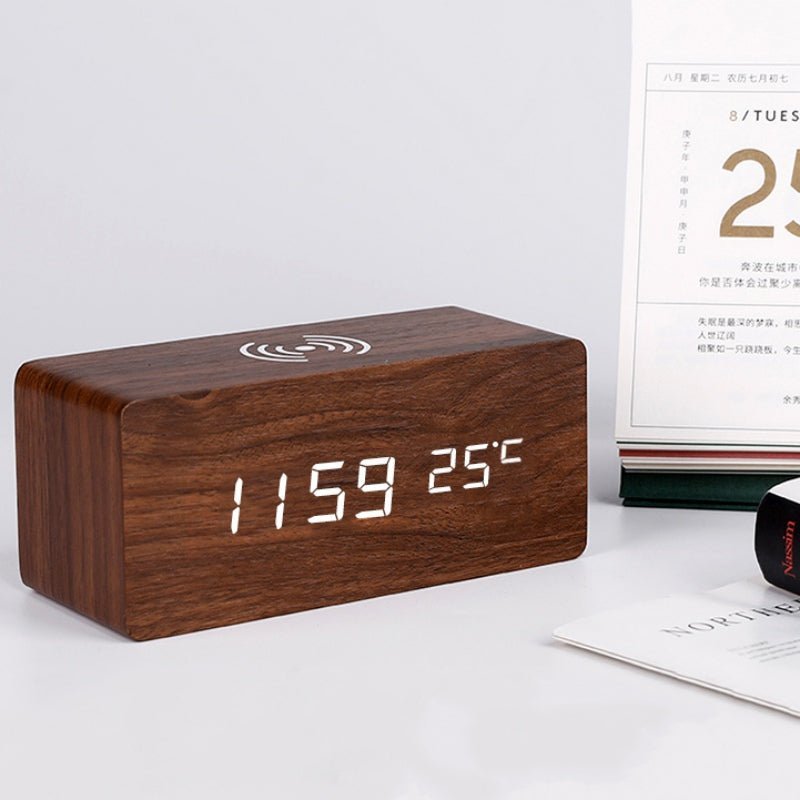 Reloj despertador eléctrico de madera con plataforma de carga inalámbrica